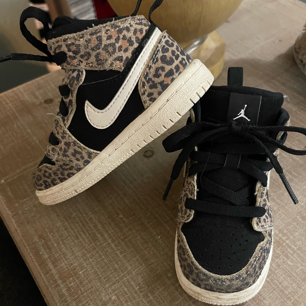 NIKE LEOPARD PRINT TODDLER SNEAKERS